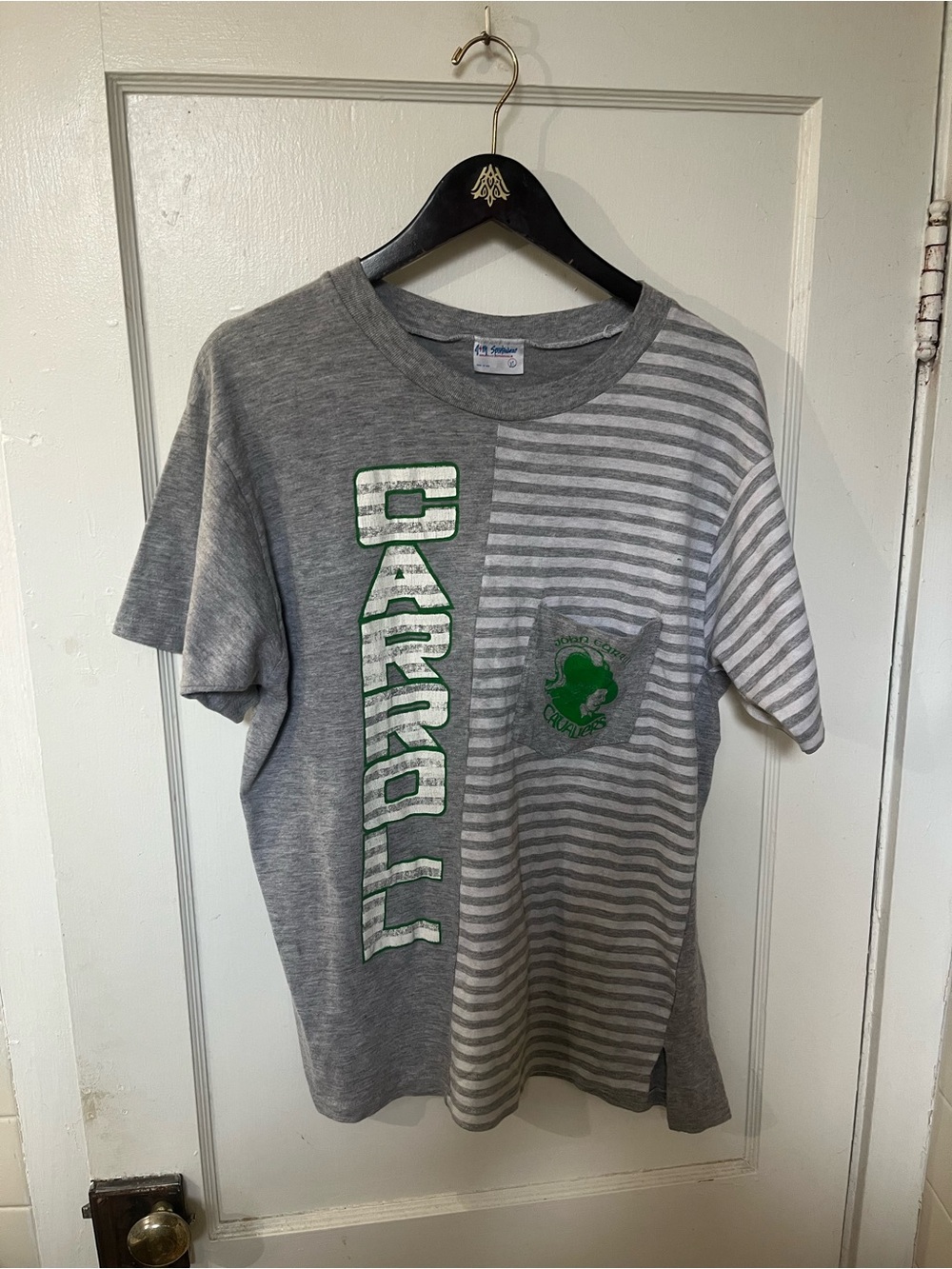 Vintage John Carroll Cavaliers Split Striped Pocket T-Shirt Size XL EUC Grey